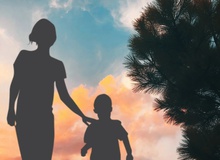 Кто считается единственным родителем при назначении пособий?